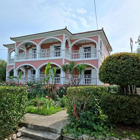 George & Sofia Apartment *